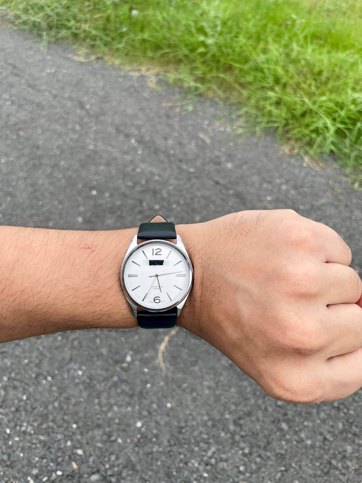 GRACEFUL DECENT SIMPLE WATCH