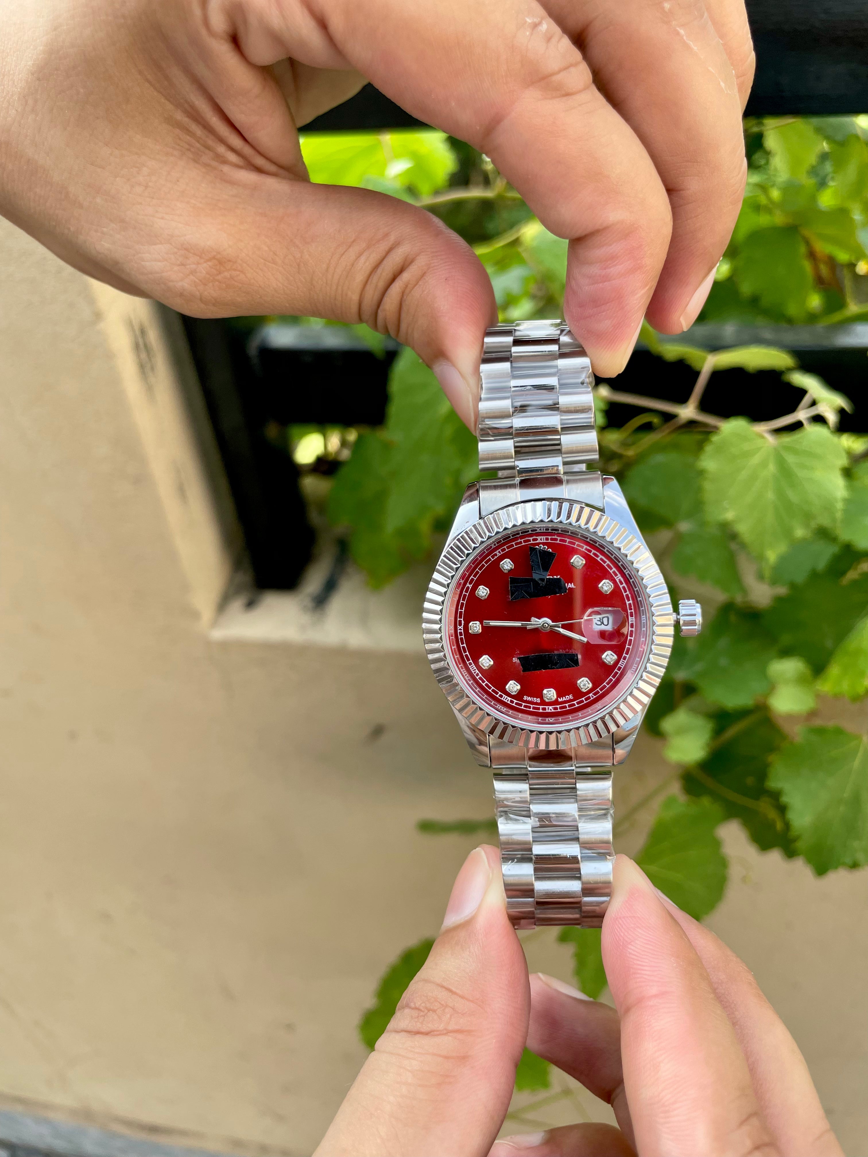 DECENT LUXURY BEAUTIFUL WATCH