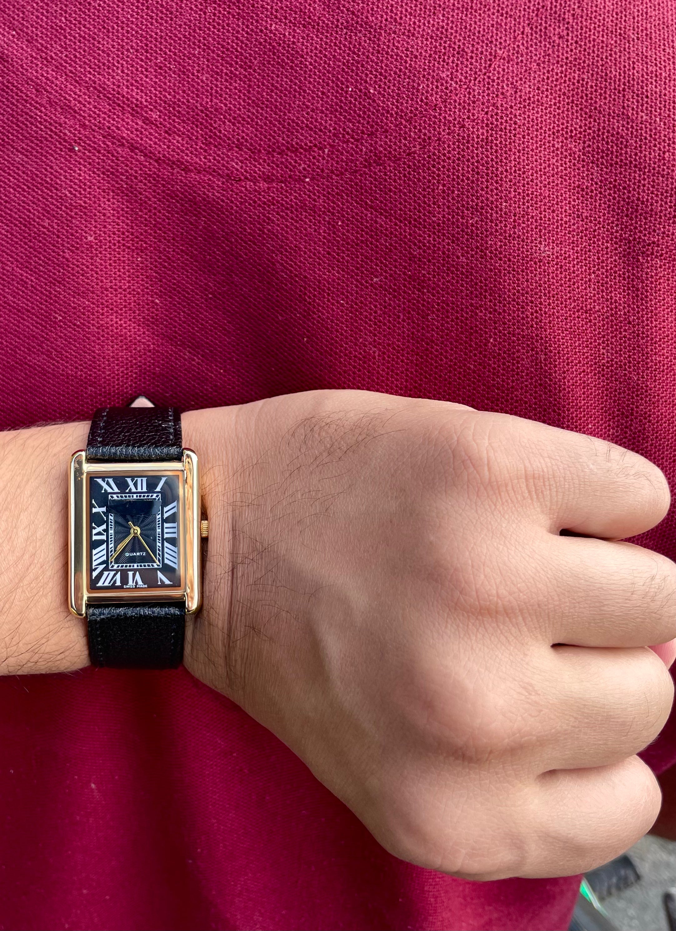 LATEST OLDSCHOOL STYLE GOLDENBLACK WATCH